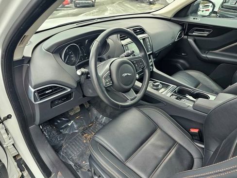 Used 2017 Jaguar F-PACE Prestige image 15