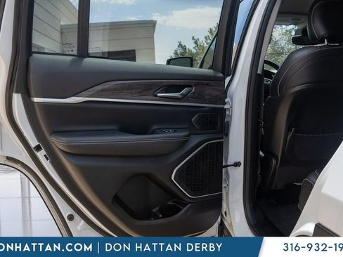 Used 2022 Jeep Grand Cherokee Limited AWD/4WD image 23