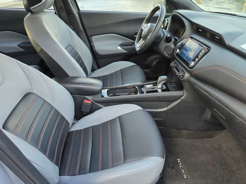 Used 2023 Nissan Kicks SR w/ SR Premium Package image 11