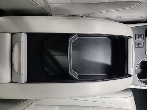 Used 2017 Toyota Highlander XLE image 29