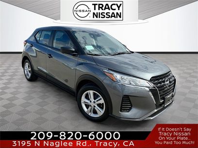 New 2025 Nissan Kicks Play S