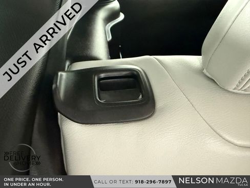 Used 2023 Jeep Renegade Latitude AWD/4WD image 39