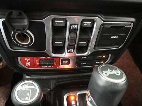 Used 2018 Jeep Wrangler Unlimited Rubicon image 4