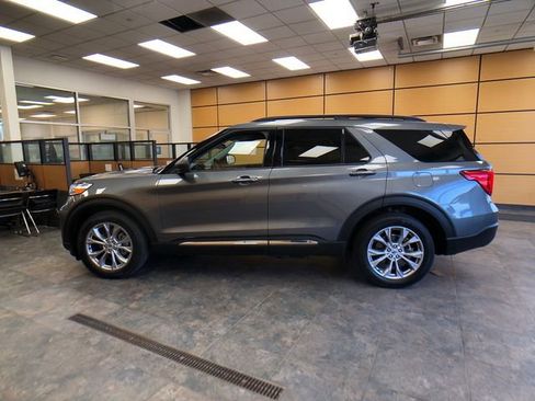 Certified 2023 Ford Explorer XLT w/ Equipment Group 202A AWD/4WD image 4