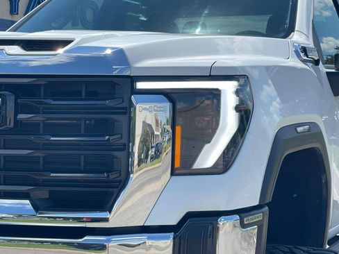 Used 2024 GMC Sierra 2500 Pro w/ 1SA Pro Safety Plus Package AWD/4WD image 11