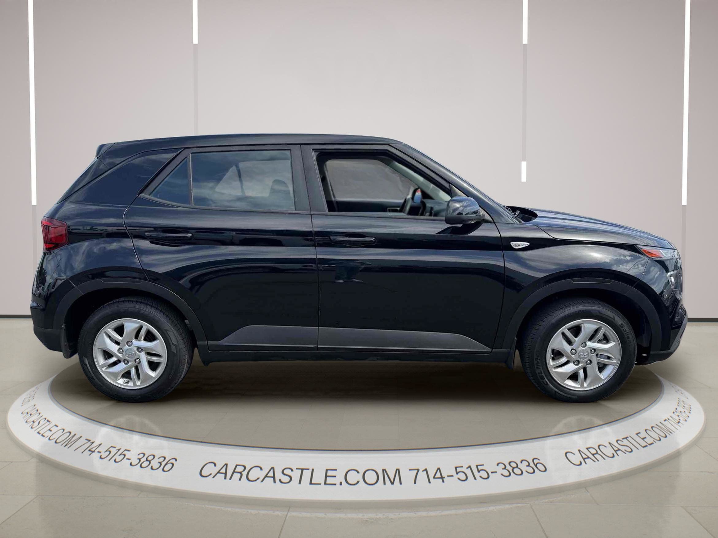 Used 2021 Hyundai Venue SE FWD image 6