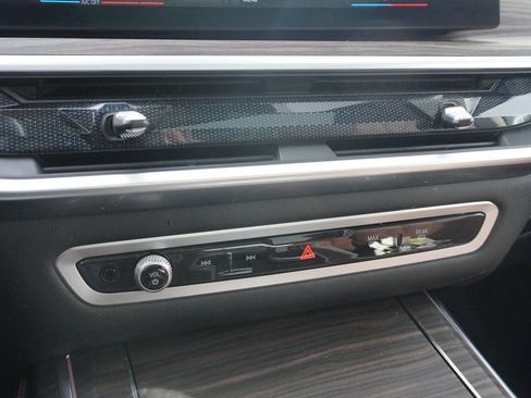 Used 2023 BMW X7 xDrive40i w/ Premium Package image 53