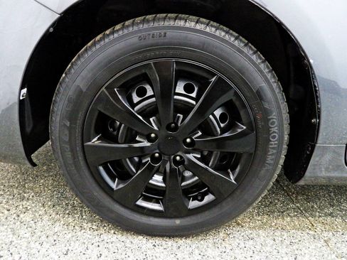 Used 2013 Toyota Corolla LE FWD image 17