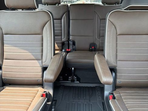Used 2026 GMC Yukon XL Denali Ultimate w/ LPO, Floor Liner Package AWD/4WD image 6