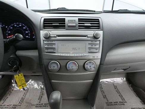 Used 2011 Toyota Camry LE image 27