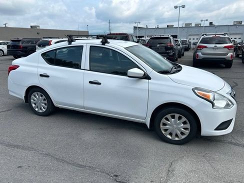 Used 2016 Nissan Versa S FWD image 10