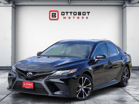 Used 2019 Toyota Camry SE FWD image 1