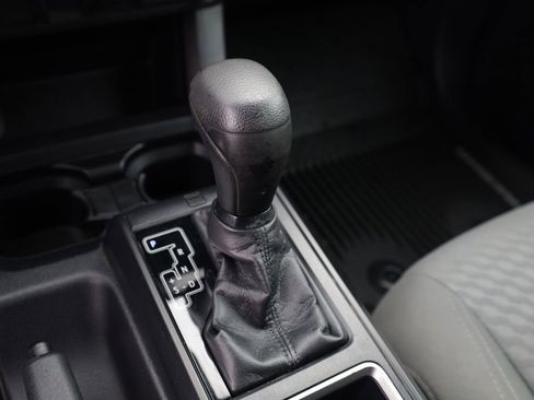 Used 2020 Toyota Tacoma SR w/ SR Convenience Package image 8