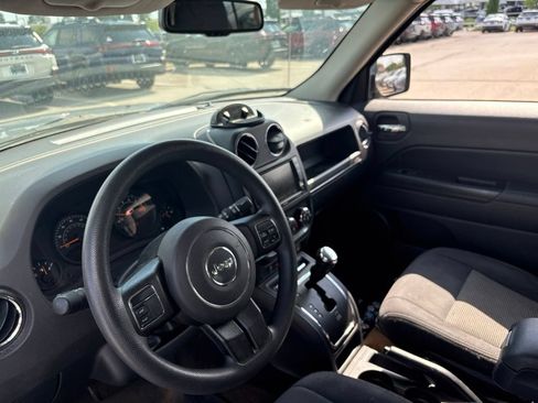 Used 2016 Jeep Patriot Sport w/ Power Value Group FWD image 4