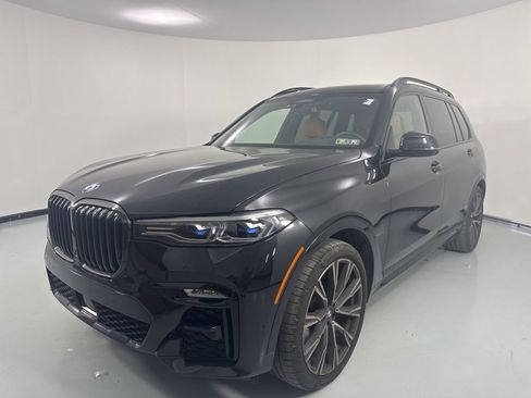 Certified 2022 BMW X7 M50i w/ Dynamic Handling Package image 3