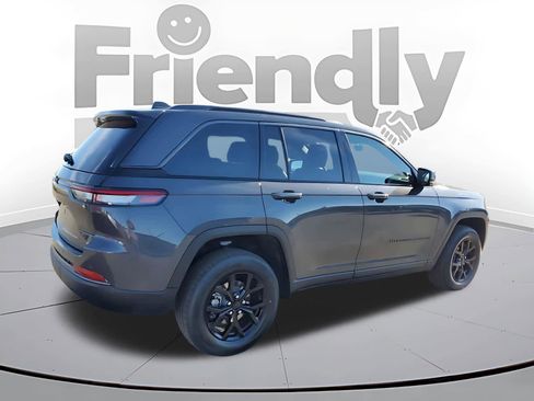 New 2026 Jeep Grand Cherokee Altitude image 5
