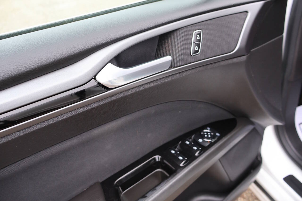Used 2013 Ford Fusion SE FWD image 11