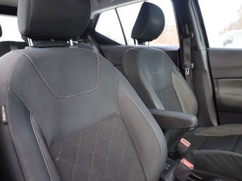 Used 2019 Nissan Kicks SV image 31