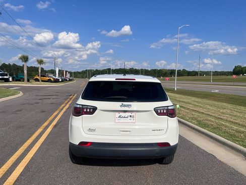 Used 2018 Jeep Compass Sport image 9