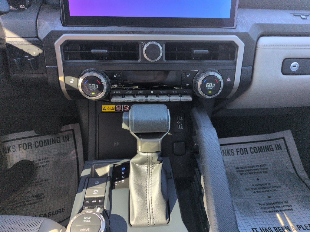 Used 2024 Toyota Tacoma Limited w/ Limited Package (LT) AWD/4WD image 18