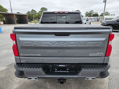 Used 2021 Chevrolet Silverado 1500 High Country w/ Technology Package image 5