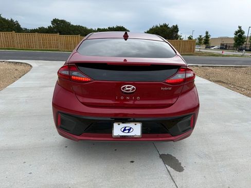 Used 2019 Hyundai Ioniq Limited FWD image 6