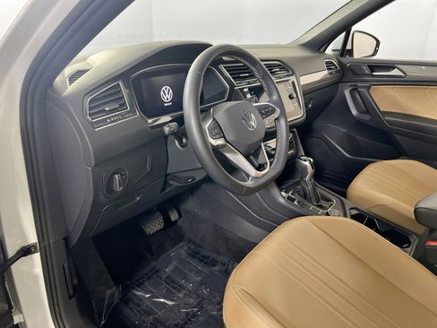 Used 2022 Volkswagen Tiguan SE image 9