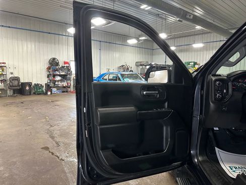 Used 2022 Chevrolet Silverado 1500 Custom image 11