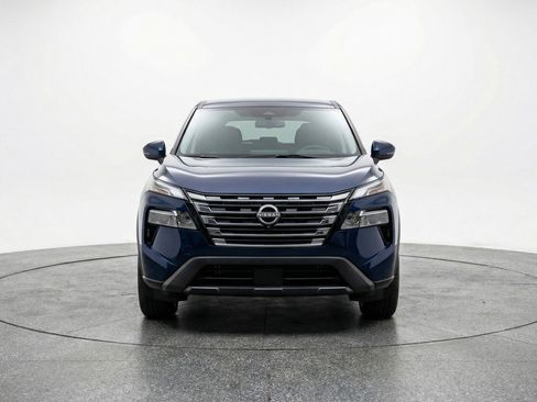 Used 2025 Nissan Rogue SV image 1