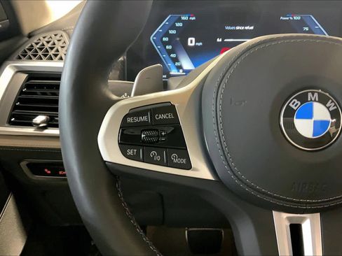 Used 2025 BMW X7 M60i image 24