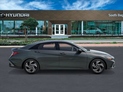 New 2026 Hyundai Elantra SEL Sport image 7