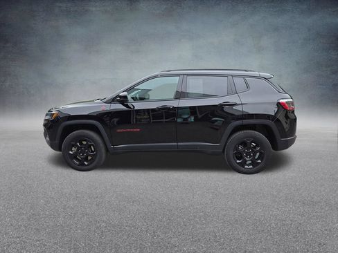 Used 2023 Jeep Compass Trailhawk w/ Trailhawk Convenience Group AWD/4WD image 5