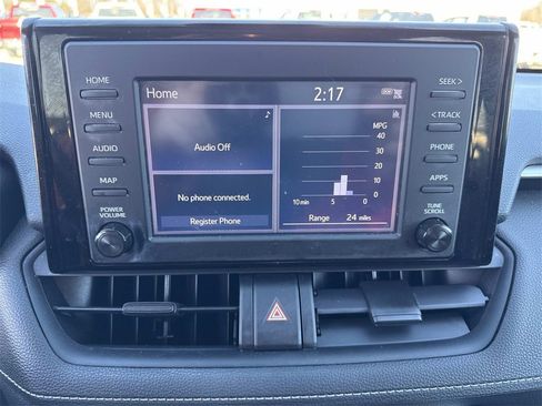 Used 2019 Toyota RAV4 LE image 17