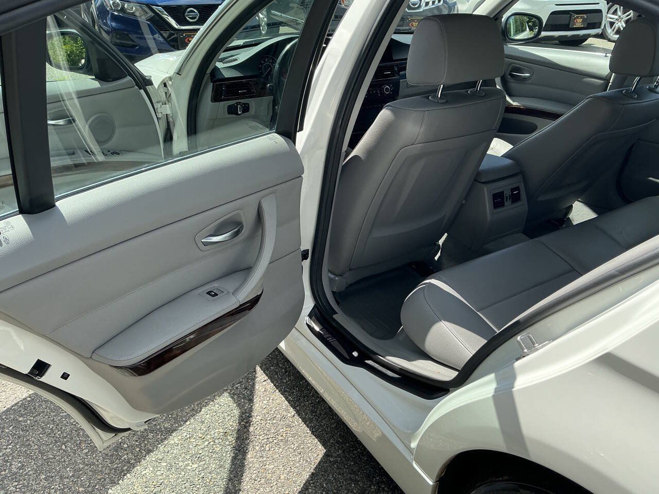 Used 2011 BMW 335i xDrive Sedan AWD/4WD image 21