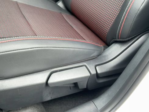 Certified 2025 Nissan Kicks SR FWD image 38