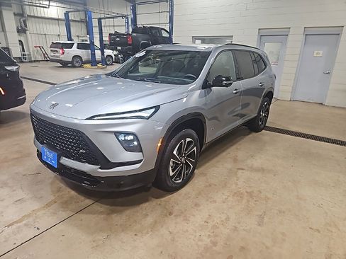 Used 2025 Buick Enclave Sport Touring image 3