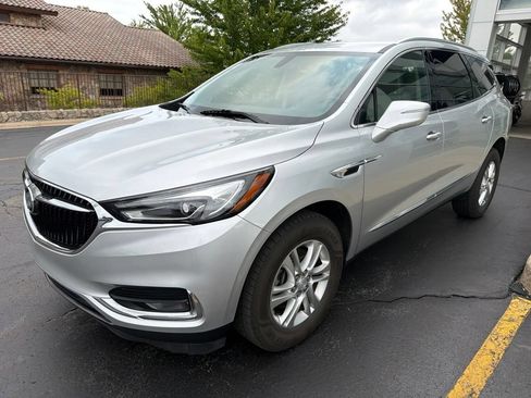 Used 2018 Buick Enclave Essence AWD/4WD image 3