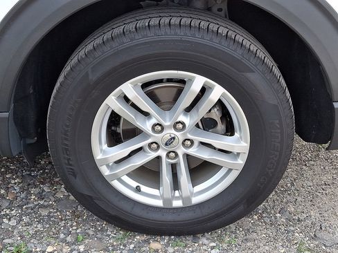 Used 2021 Ford Explorer XLT w/ Equipment Group 202A AWD/4WD image 8