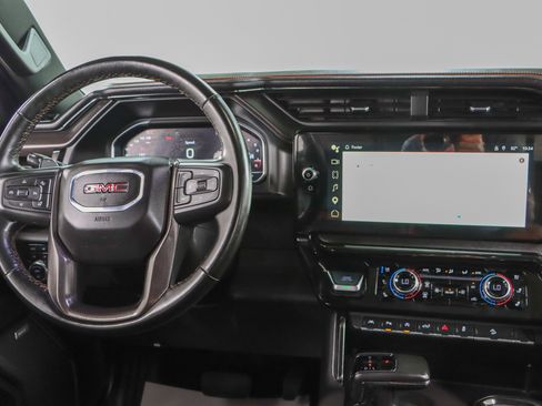 Used 2024 GMC Sierra 1500 AT4 w/ Technology Package AWD/4WD image 18