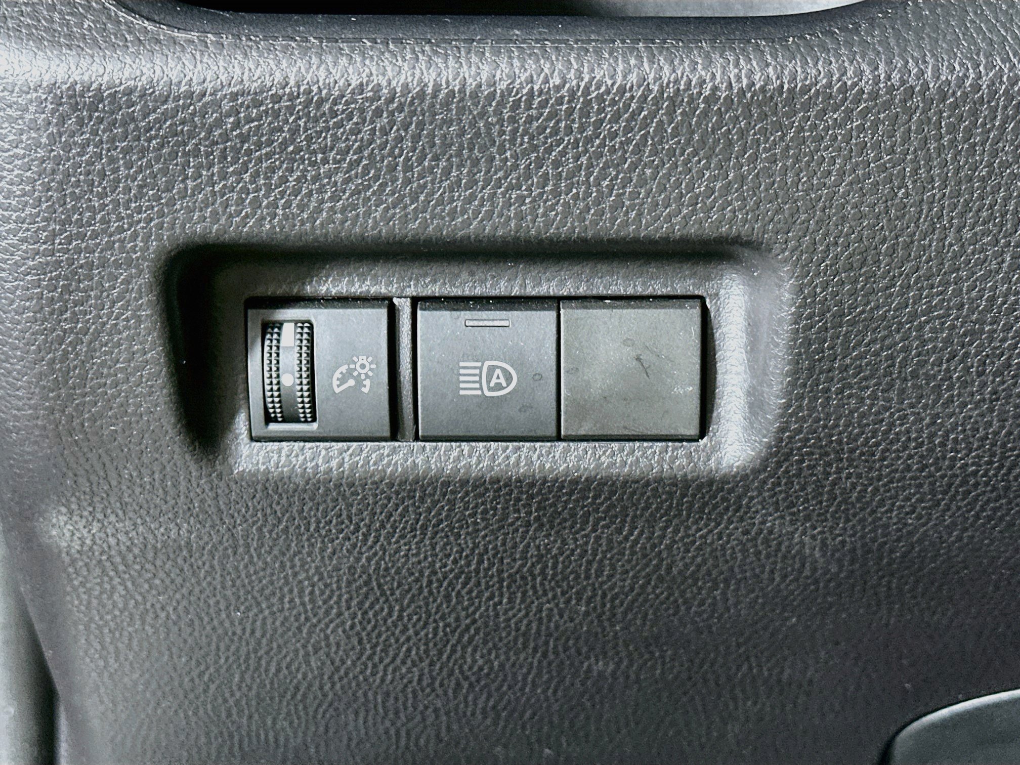 Used 2025 Toyota RAV4 XLE AWD/4WD image 17