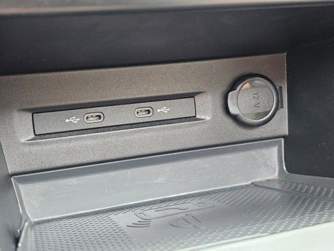 Used 2022 Volkswagen Taos SE image 36