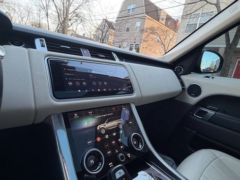 Used 2020 Land Rover Range Rover Sport HSE image 28