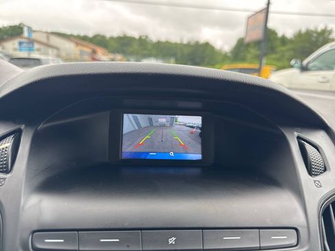 Used 2018 Ford Focus SE FWD image 28