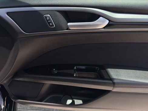 Used 2016 Ford Fusion SE AWD/4WD image 24