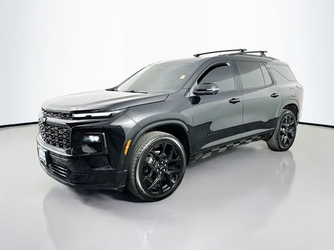 Used 2025 Chevrolet Traverse RS image 4