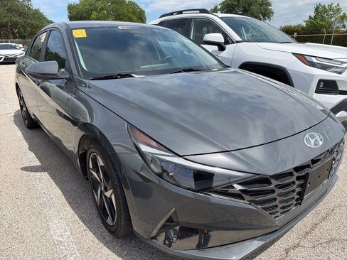 Used 2023 Hyundai Elantra Limited FWD image 3