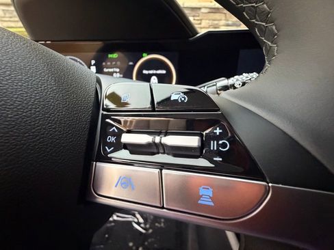 Certified 2025 Hyundai Elantra Limited image 25