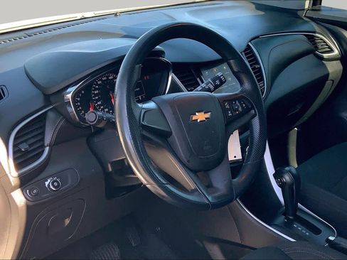 Used 2018 Chevrolet Trax LS FWD image 18
