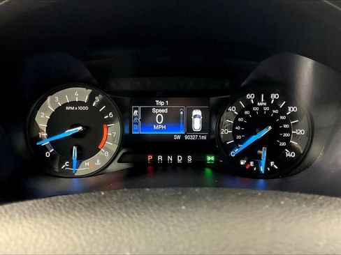 Used 2018 Ford Explorer XLT image 25