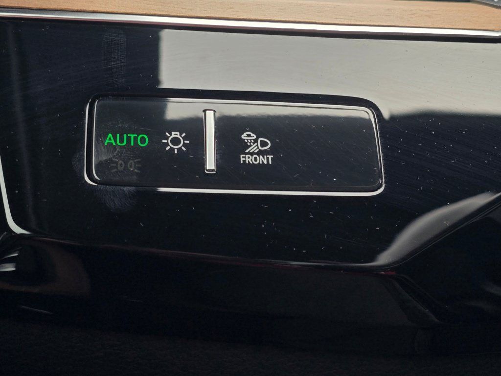 Used 2024 Audi Q8 e-tron Prestige w/ Prestige Package AWD/4WD image 40